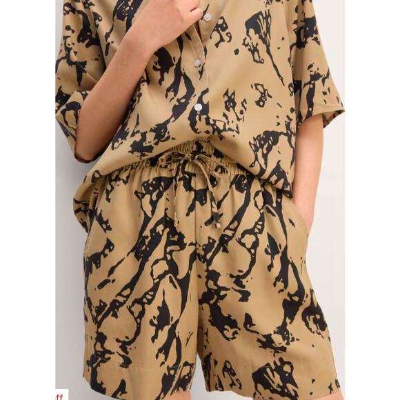 Everlane Vacation Short - Picture 3 of 13